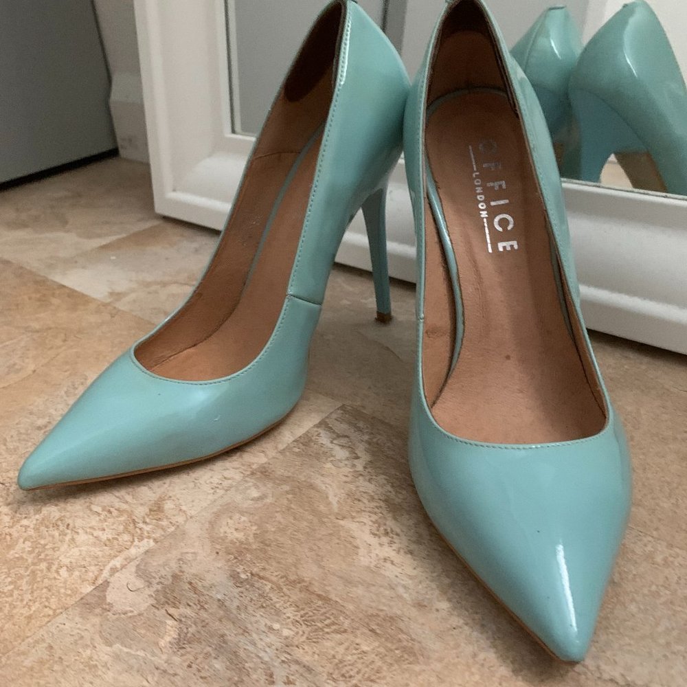 Baby blue pump heels